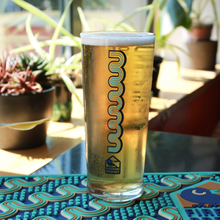Load image into Gallery viewer, Helles Beach Pint Glasses
